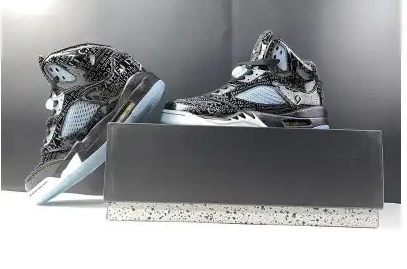 RETRO DB JORDAN "DOERNBECHER" 5 633068-010 AIR 0630